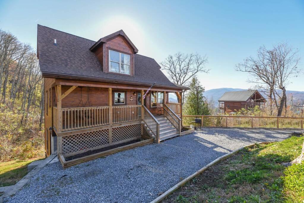 Walnut Ridge Cabin. Sleeps 7-11! Hot Tub, Pool Table, Minutes To Downtown Gatlinburg! Exterior foto