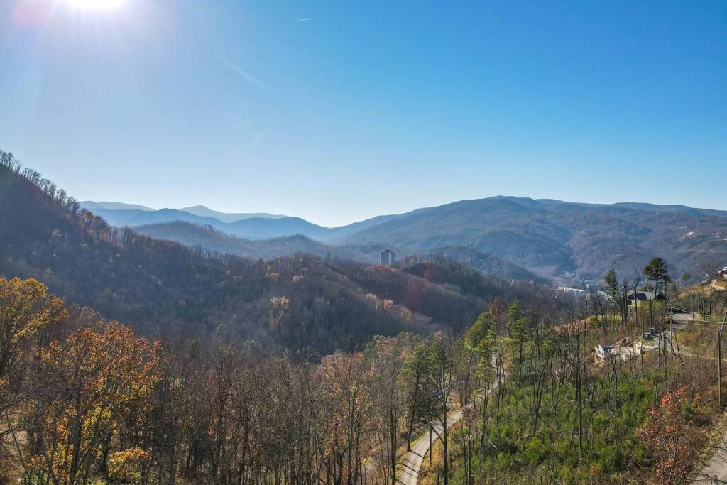 Walnut Ridge Cabin. Sleeps 7-11! Hot Tub, Pool Table, Minutes To Downtown Gatlinburg! Exterior foto