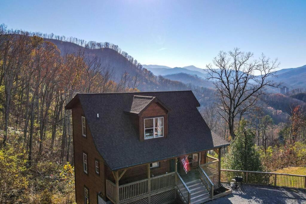 Walnut Ridge Cabin. Sleeps 7-11! Hot Tub, Pool Table, Minutes To Downtown Gatlinburg! Exterior foto
