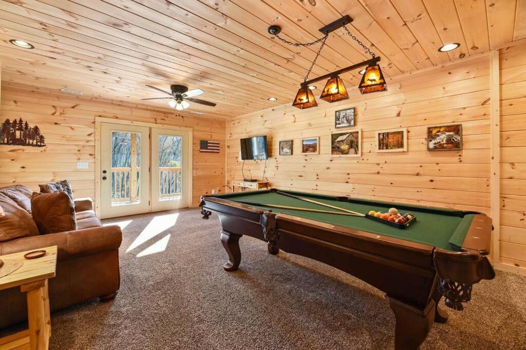 Walnut Ridge Cabin. Sleeps 7-11! Hot Tub, Pool Table, Minutes To Downtown Gatlinburg! Exterior foto